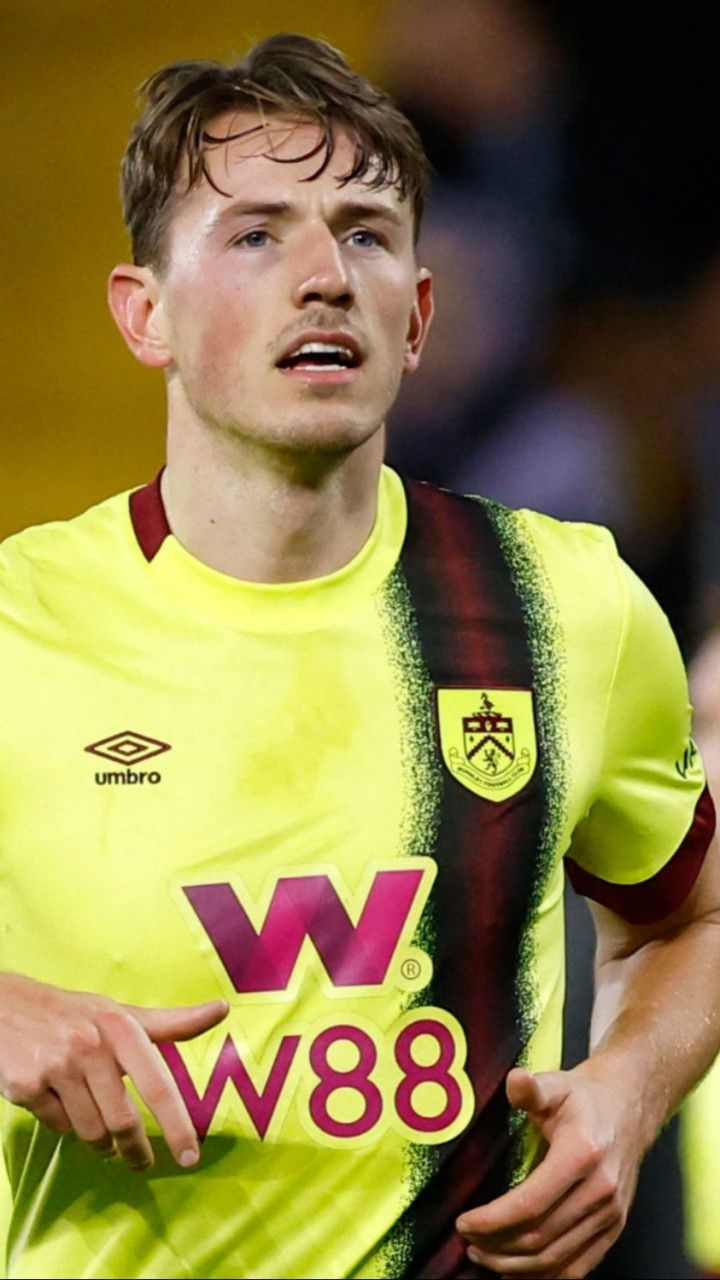 720x1280 Sander Berge Football Player Wallpaper HD