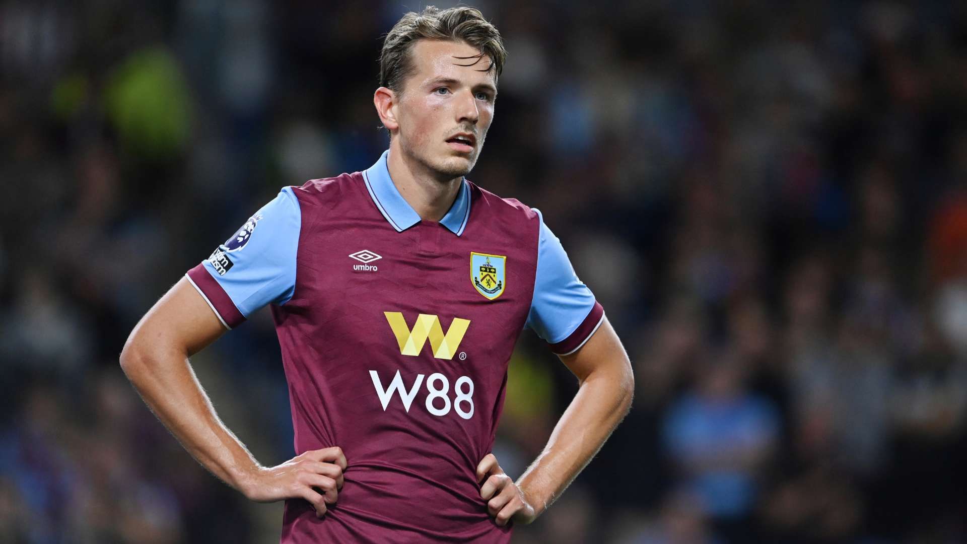 1920x1080 Man Utd consider surprise bid for Burnley midfielder if deal to sign Manuel Ugarte from PSG falls through