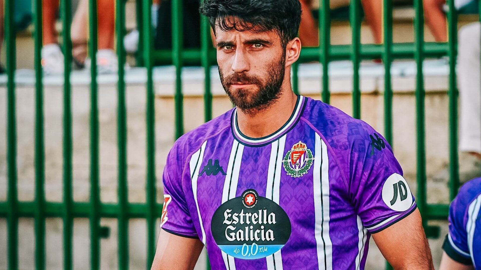 1920x1080 Eray Cömert juega de pivote en el Real Valladolid: el Valencia CF está atento