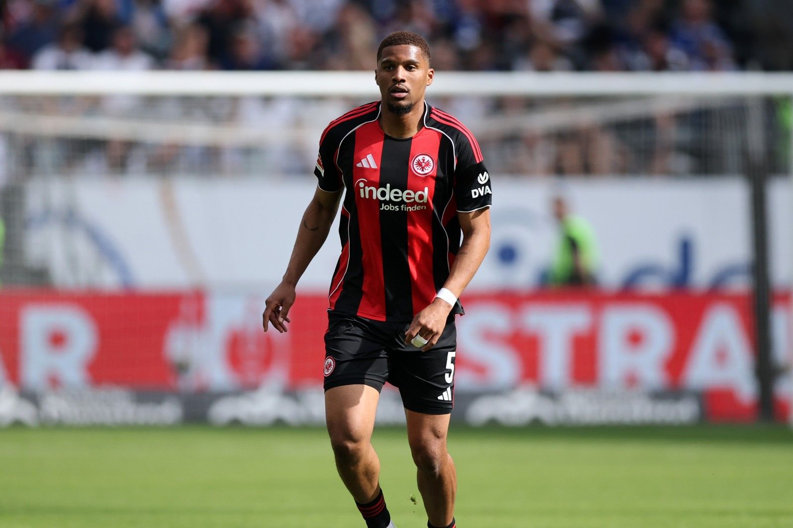 1600x1066 Nächster Defensiv Abgang Bei Eintracht Frankfurt Steht Bevor