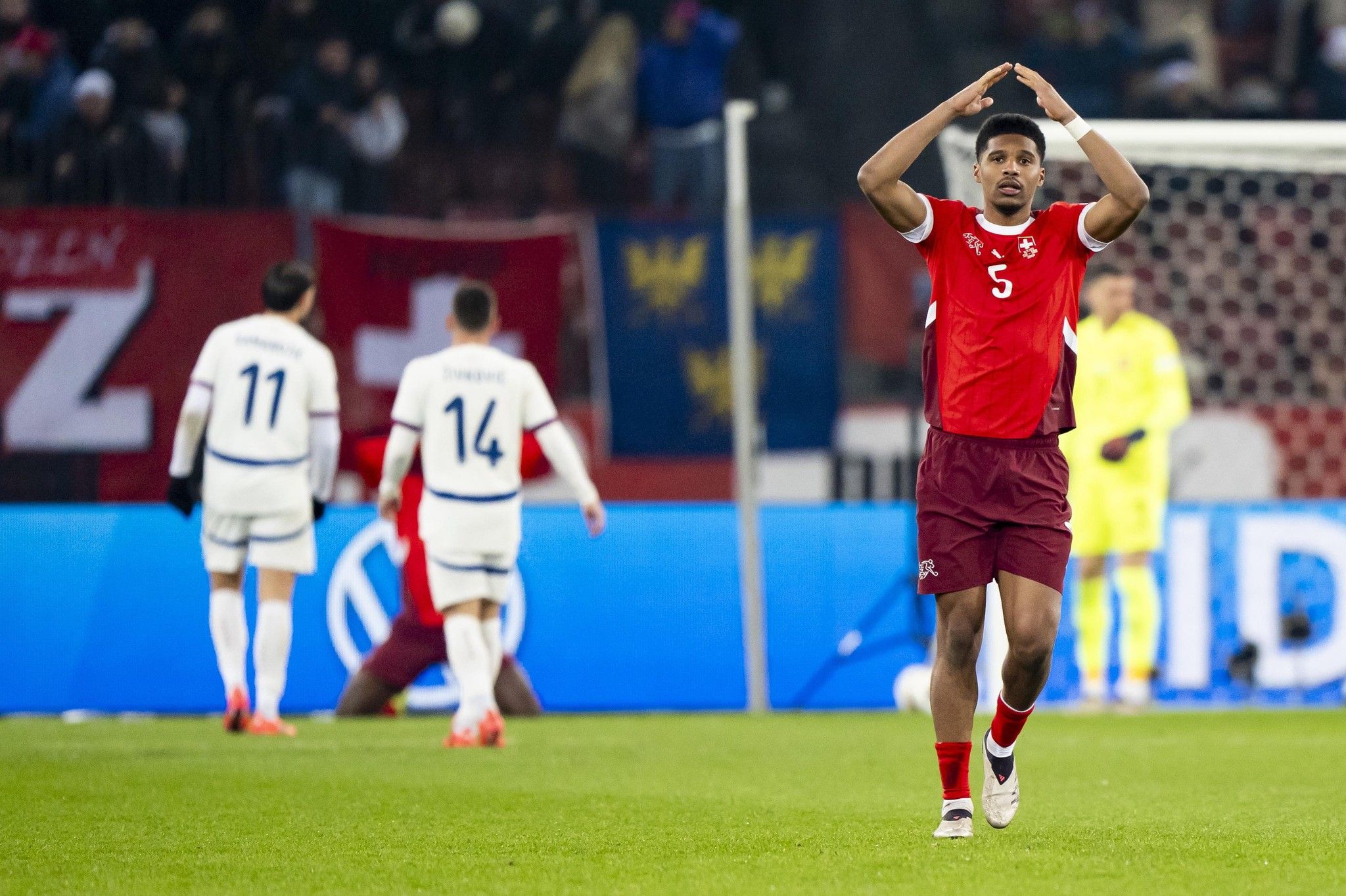 2048x1365 Verletzter Fussball Nationalspieler: Aurèle Amenda Muss Operiert Werden