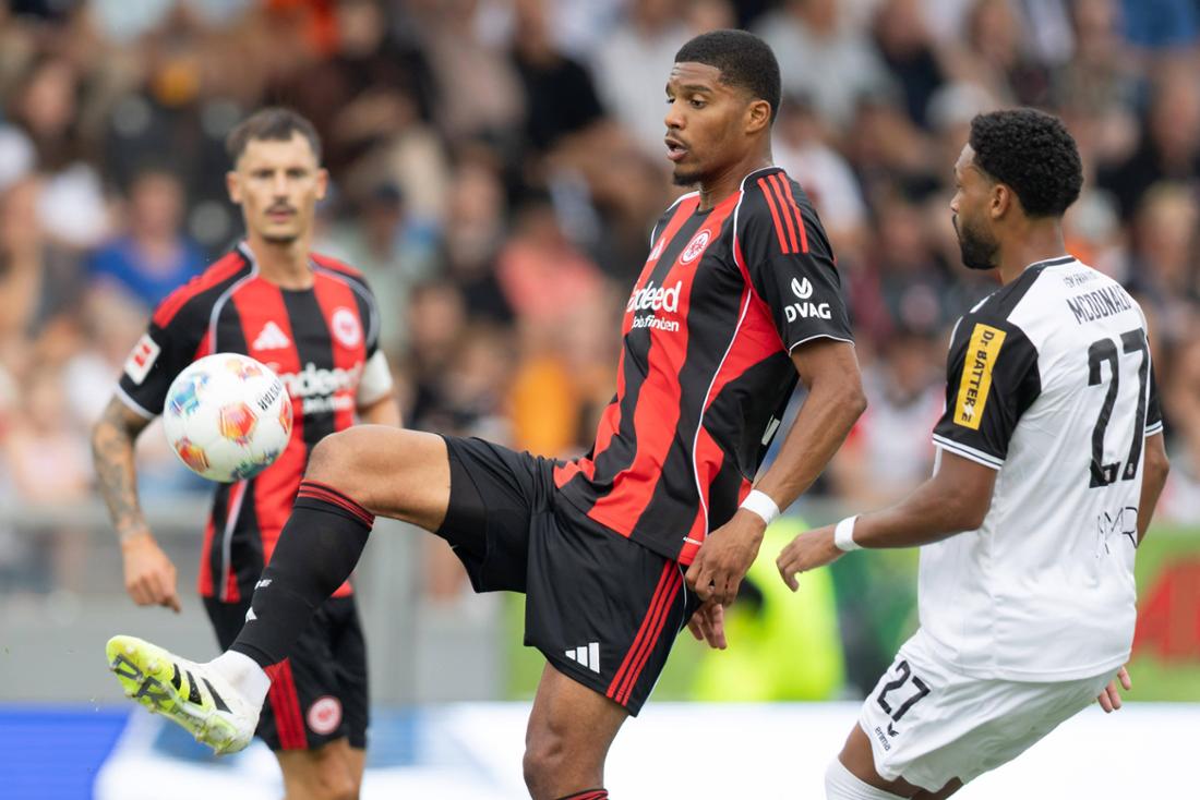 1100x734 Nach Verlorenem Jahr: Eintracht Verteidiger Beginnt Aufholjagd