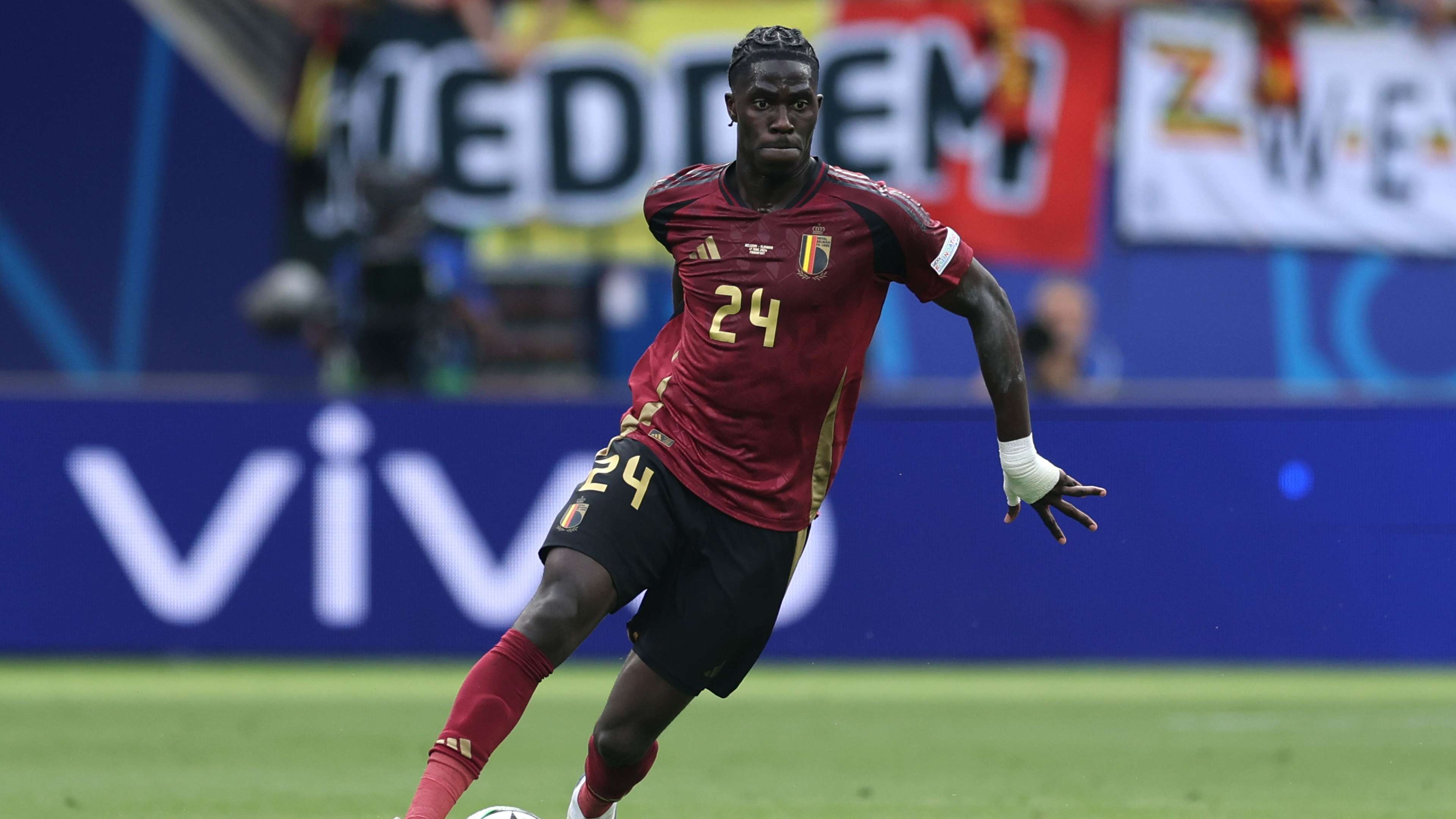 3840x2160 VIDEO: 'Andre isn't even my name mate' midfielder Amadou Onana scolds journalist for confusing him for Man Utd goalkeeper following Euro 2024 defeat to Slovakia. Goal.com US