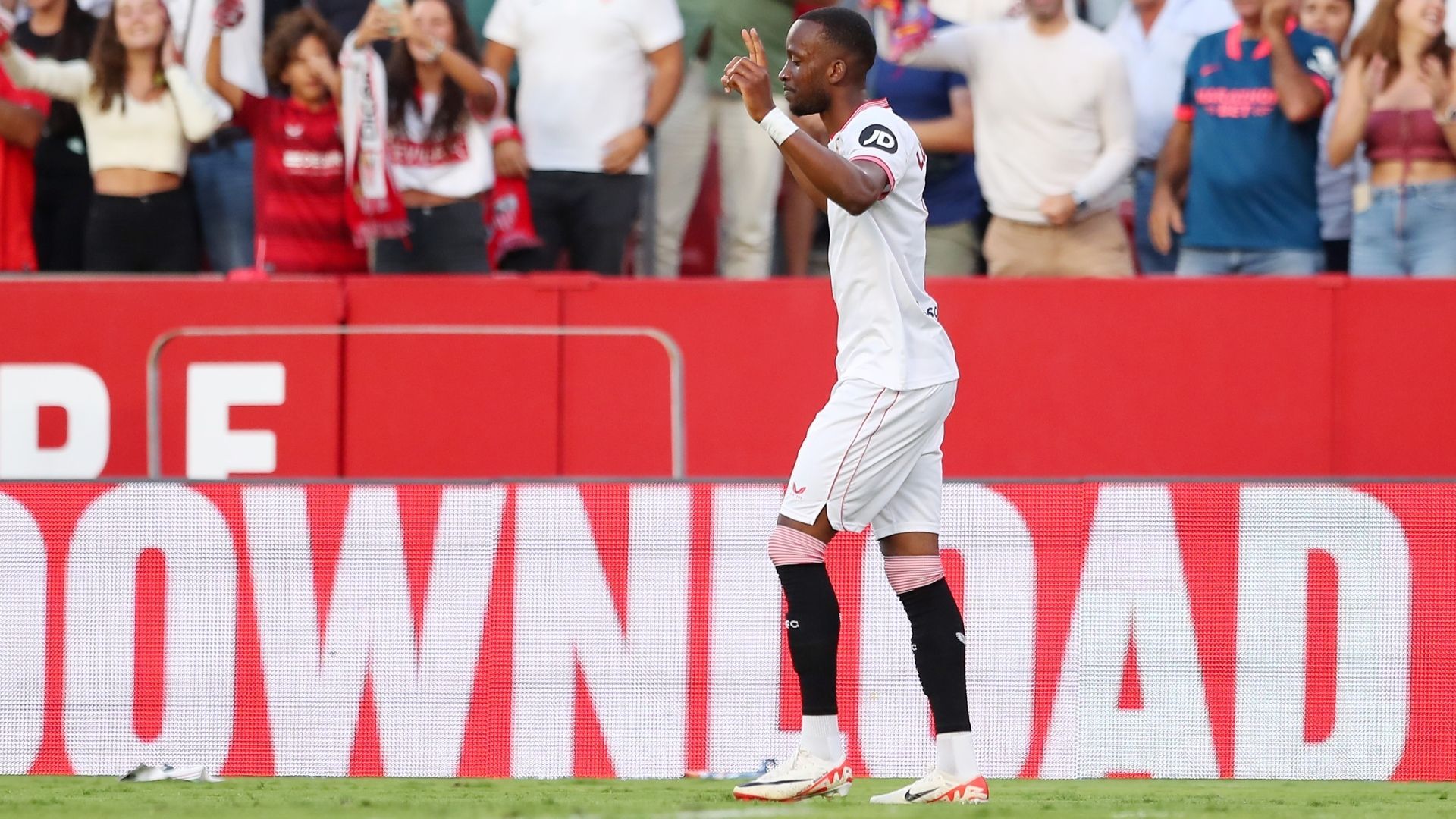 1920x1080 VÍDEO: ¡Golazo de crack en el Sevilla vs. Almería! Quién es Dodi Lukebakio, cómo y de qué juega. Goal.com Espana