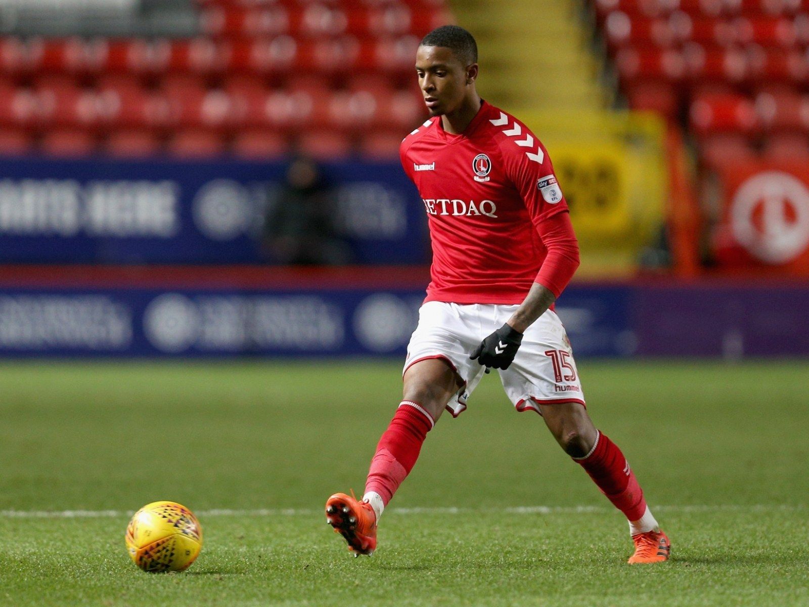 1600x1200 Karl Robinson insists 'no bids' for Ezri Konsa as Brighton eye £8m deal for Charlton defender