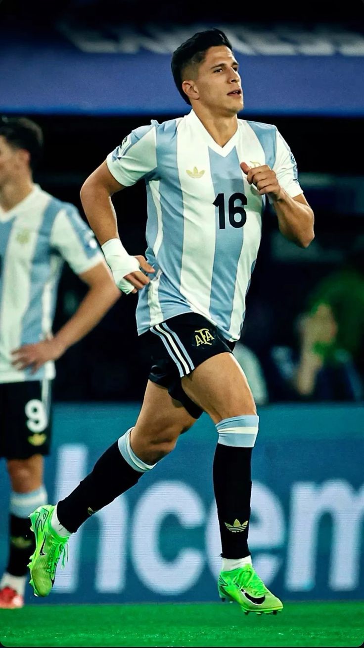 736x1308 Giuliano Simeone vs Peru