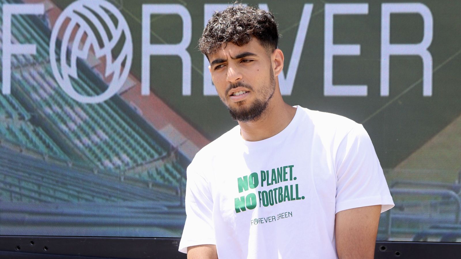 1600x900 Chadi Riad ya está en Londres para pasar el reconocimiento médico y firmar por el Crystal Palace
