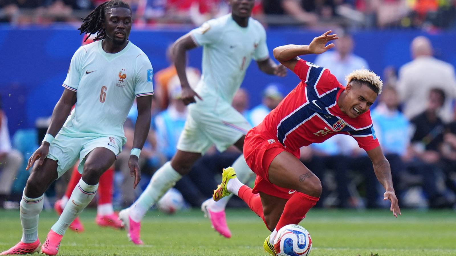 1600x900 Man City hold talks to sign £50m midfielder who's keen on Premier League move