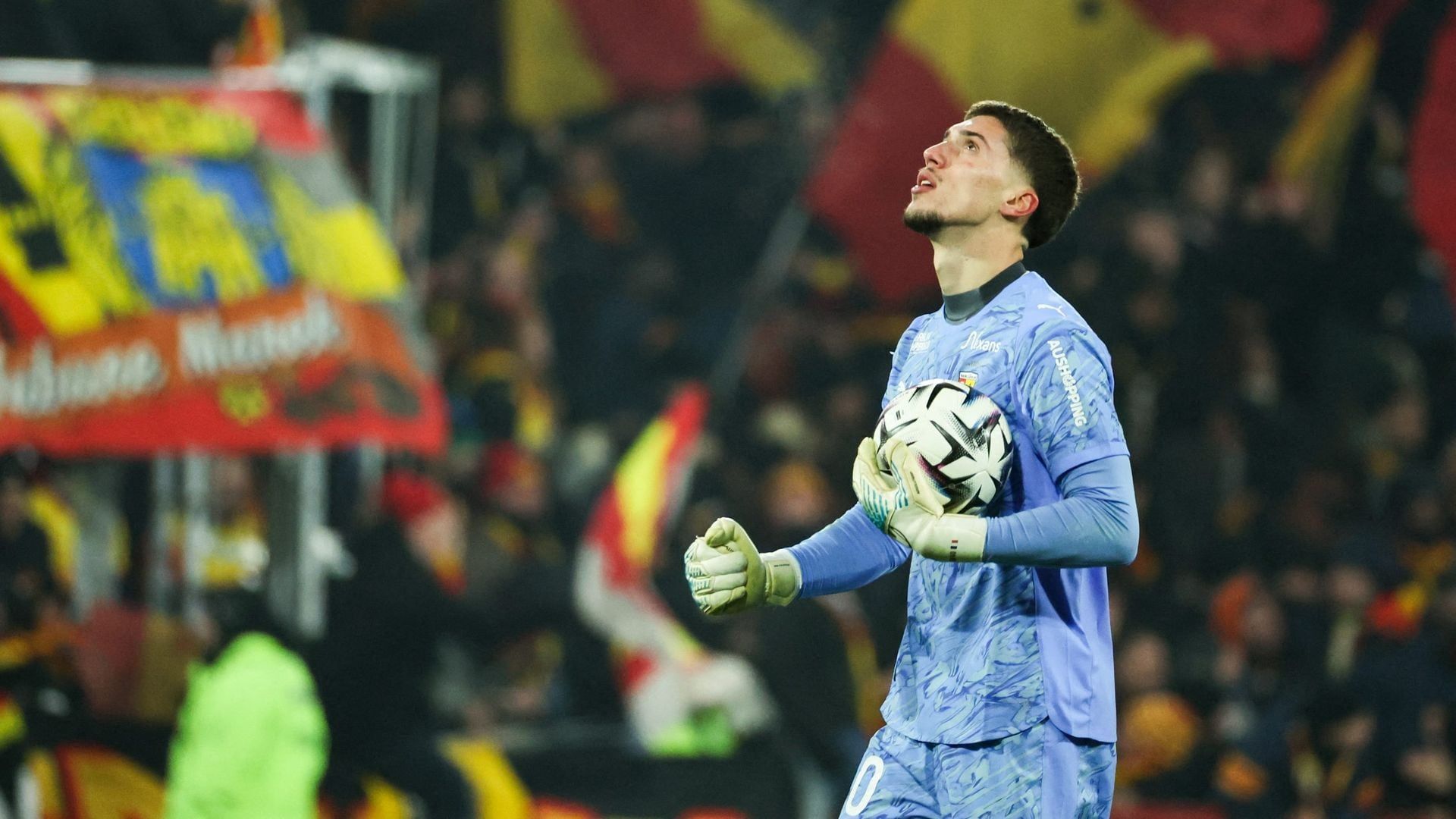1920x1080 Aston Villa veut faire son marché en Ligue 1 pour le successeur de Dibu Martinez