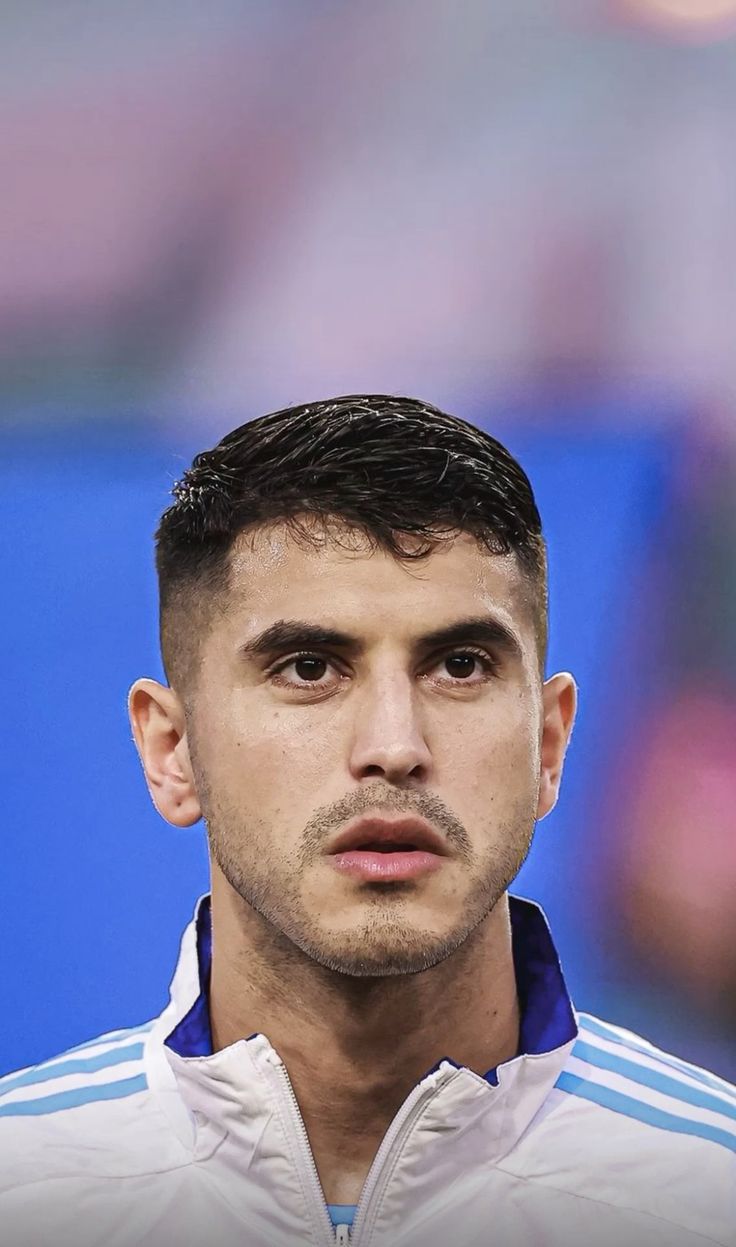 736x1247 Exequiel Palacios