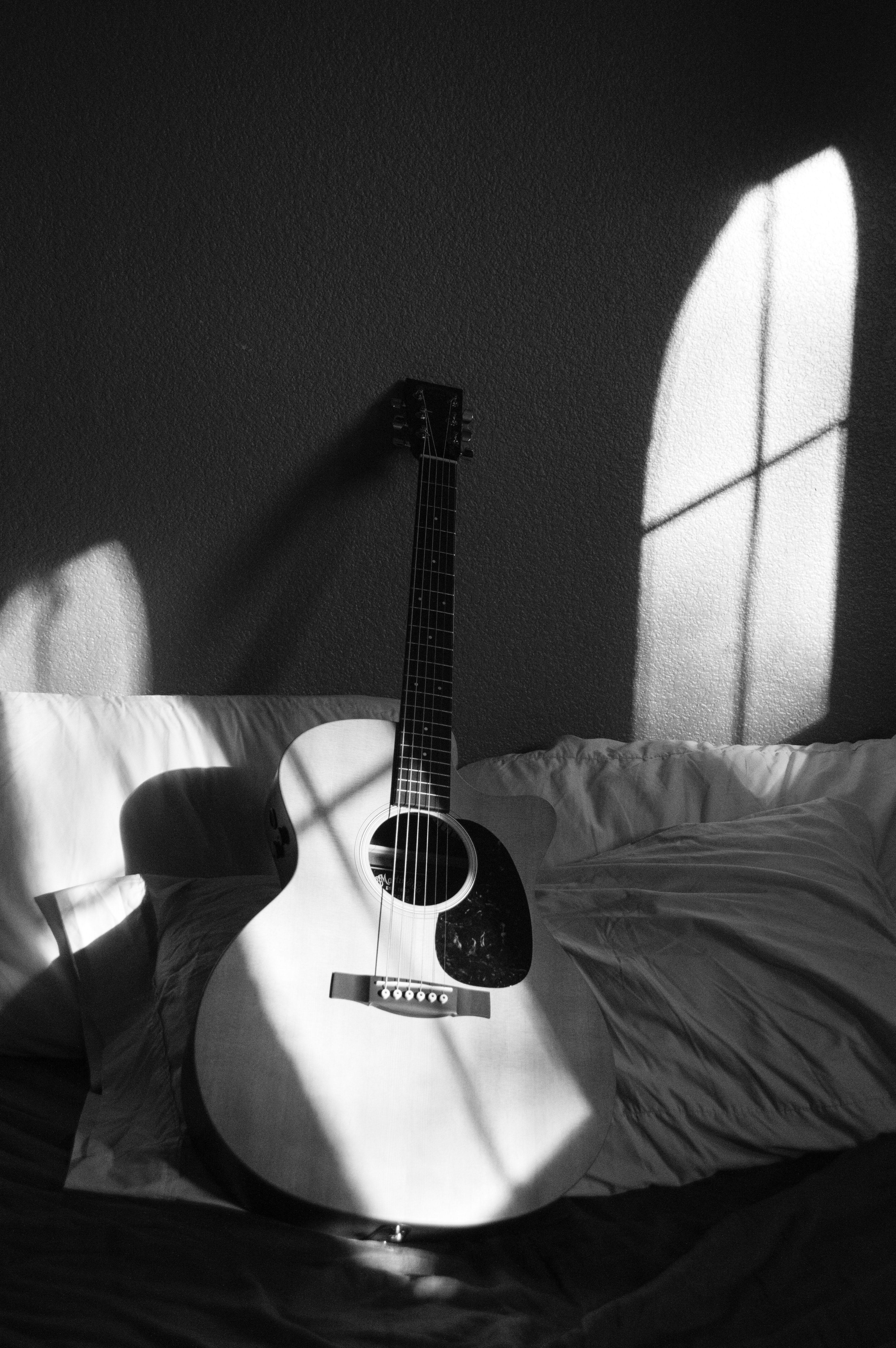 4000x6016 White Acoustic Guitar on Grey and White Textile · Free