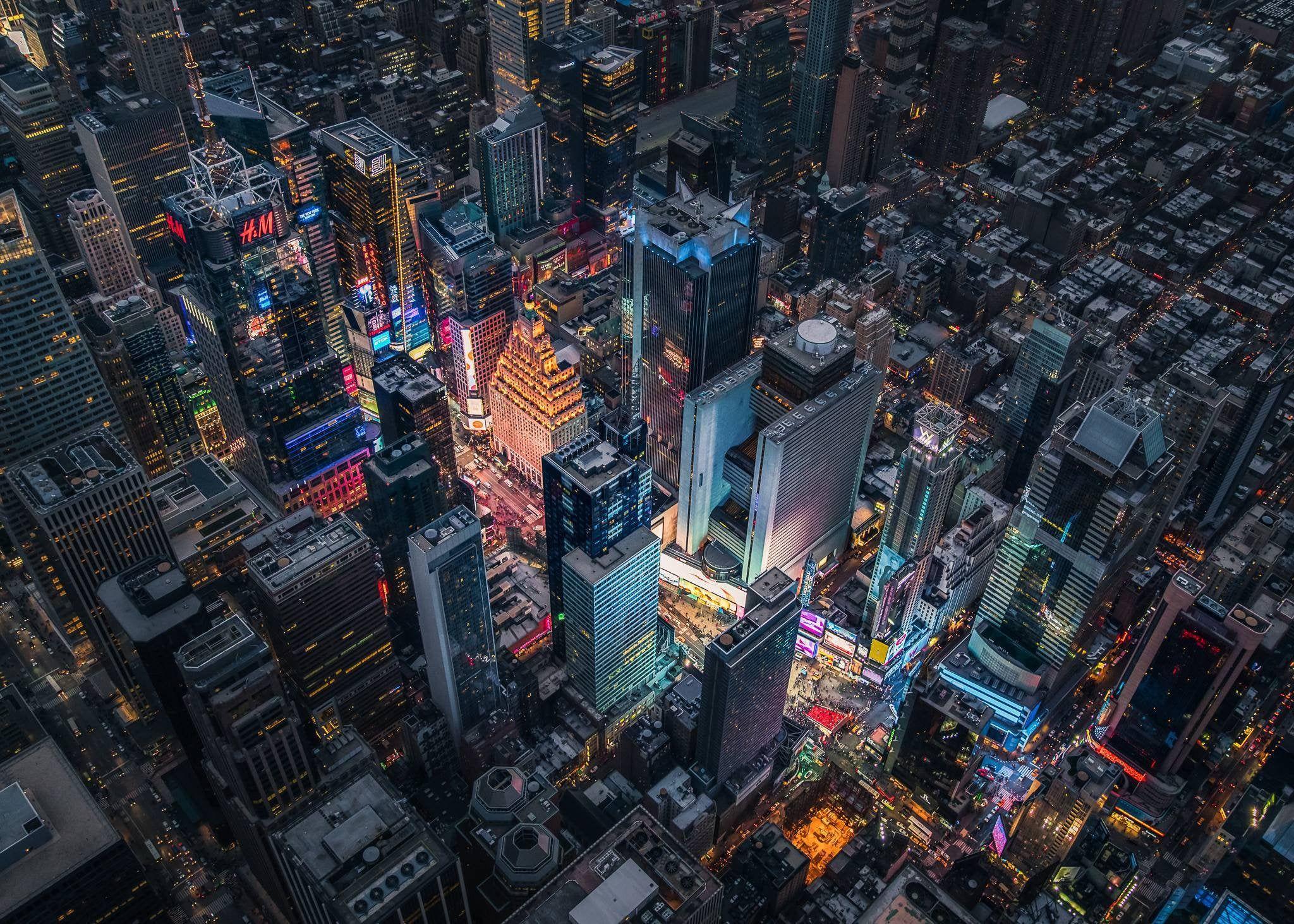 2048x1463 A bird's eye view of Times Square at night [2048×1463]