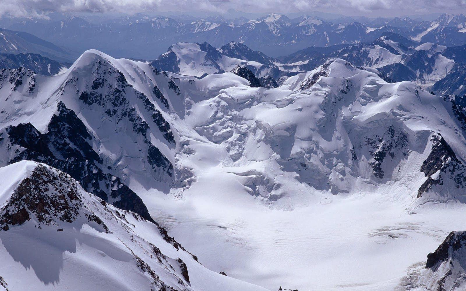 1600x1000 Icy mountains wallpaper