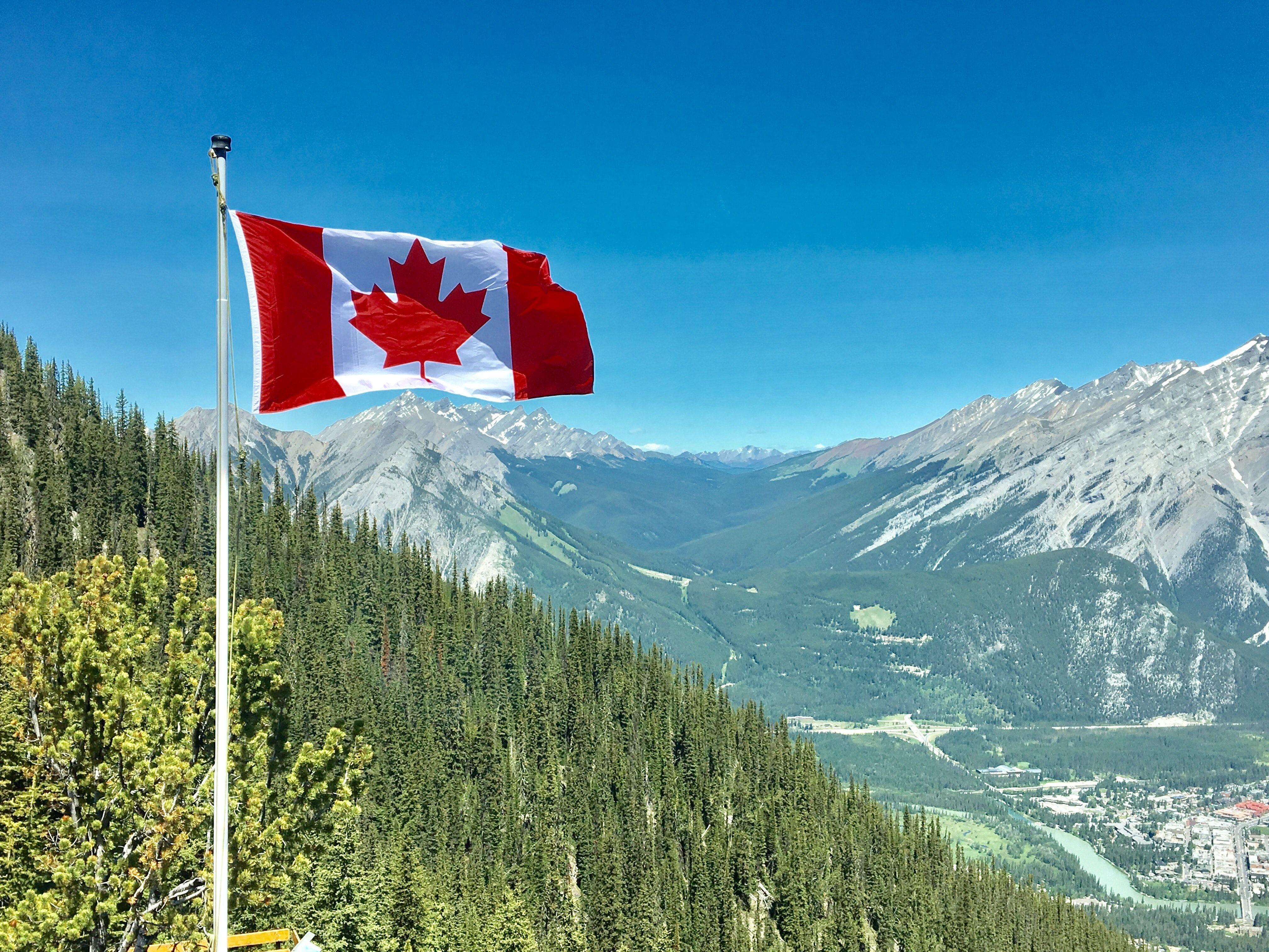 4032x3024 Canada Flag With Mountain Range View · Free