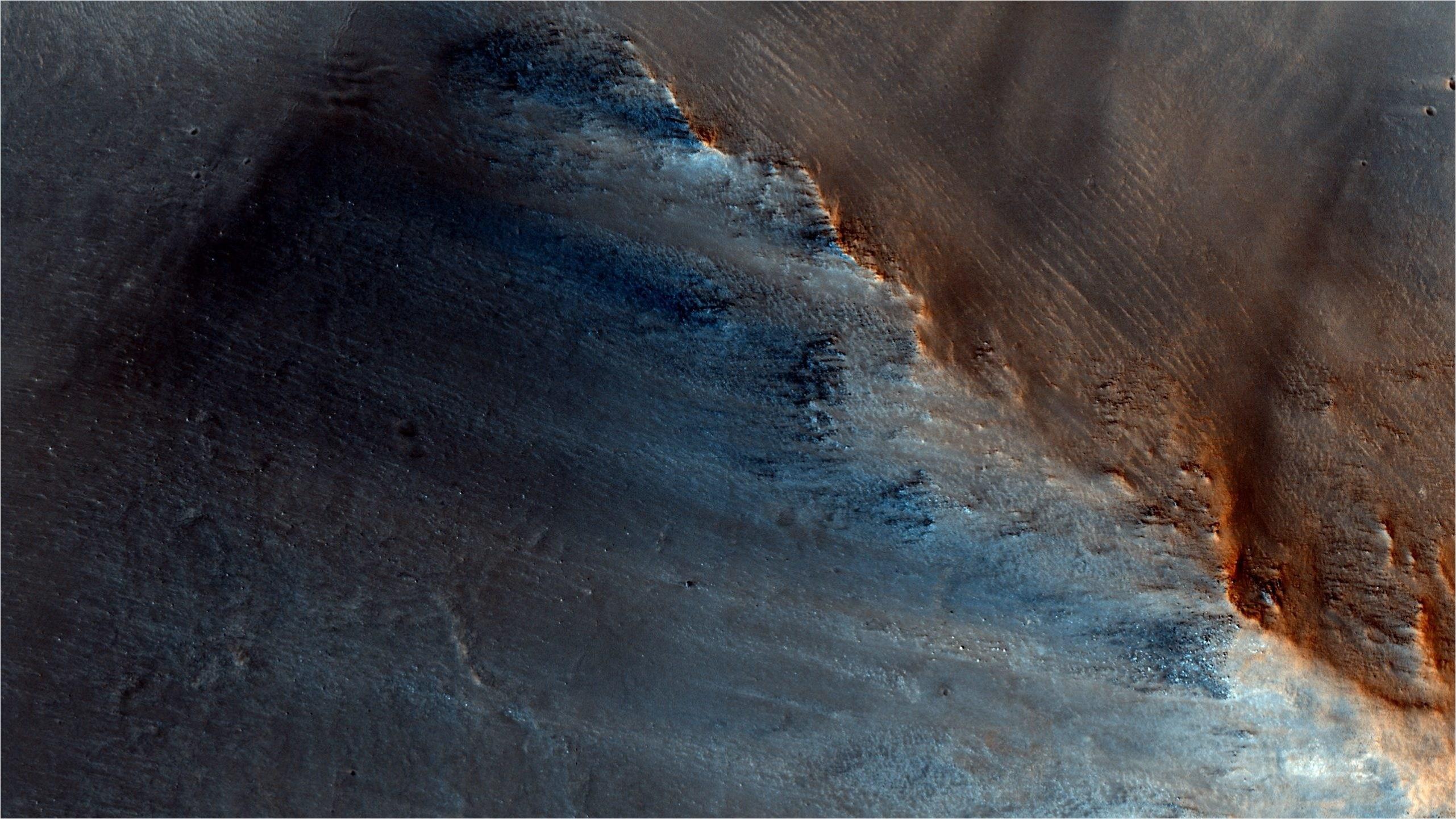 2562x1442 Dark Spot on Mars, NASA