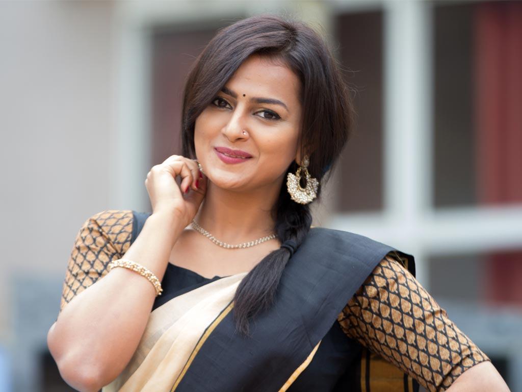1024x768 Shraddha Srinath Top Best Photo And HD wallpaper