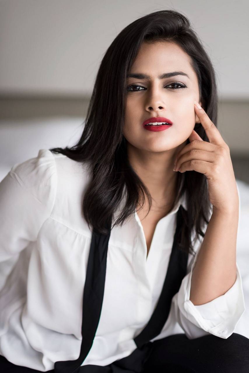854x1280 Shraddha Srinath wallpaper