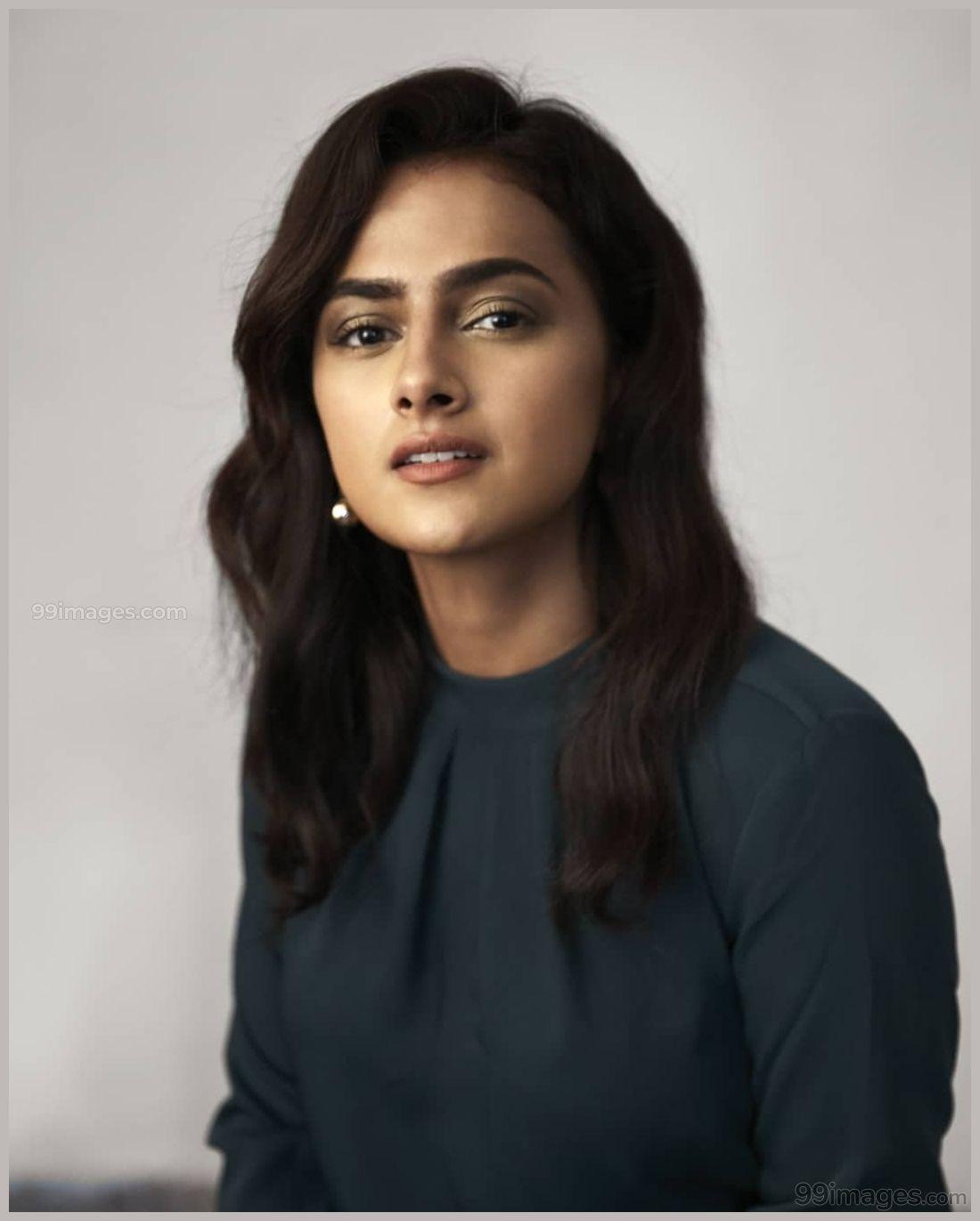1100x1371 Shraddha Srinath Beautiful Photo & Mobile Wallpaper HD Android