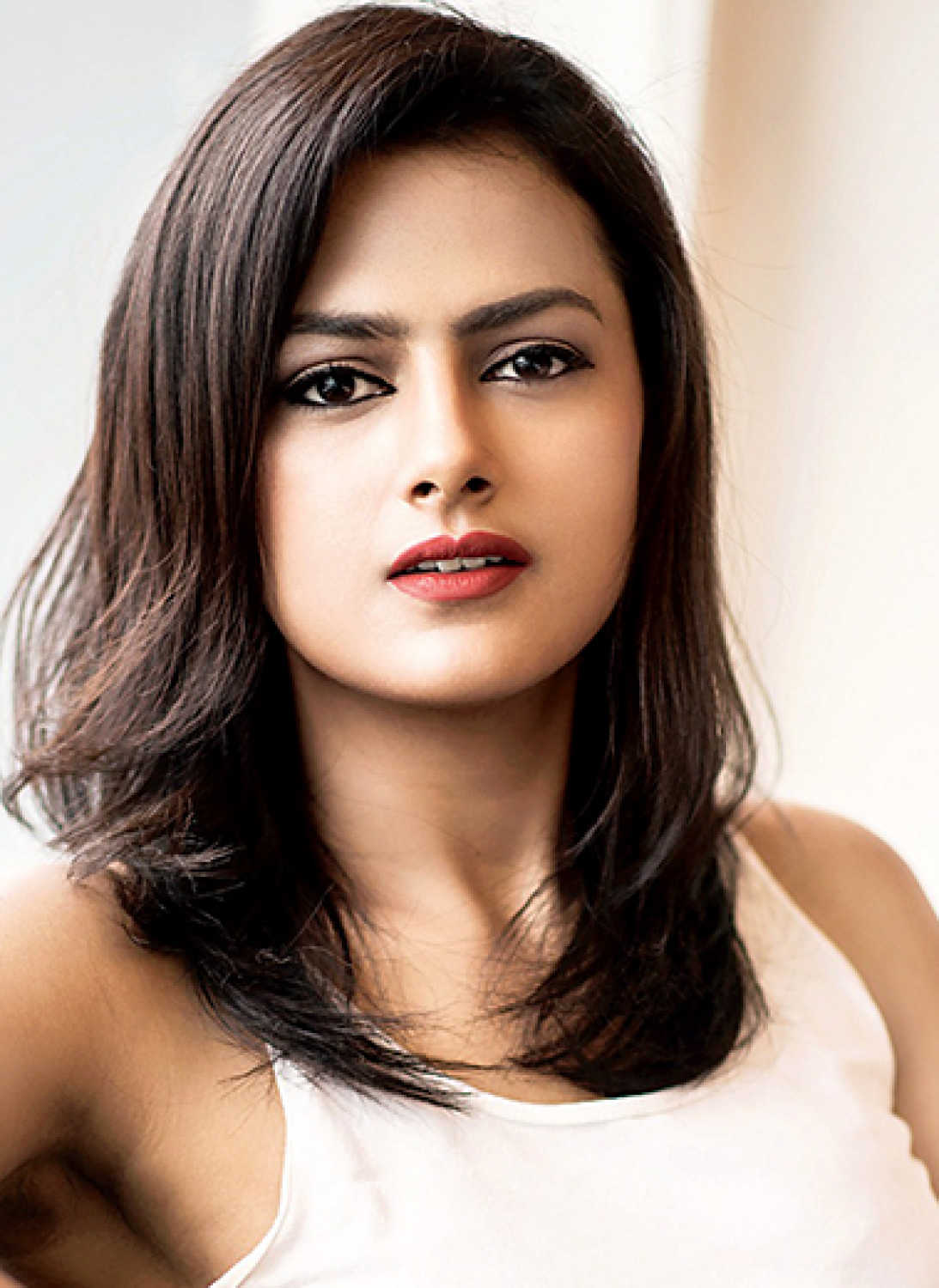 1093x1500 Shraddha Srinath unbelievable Comments on Samantha and Nani