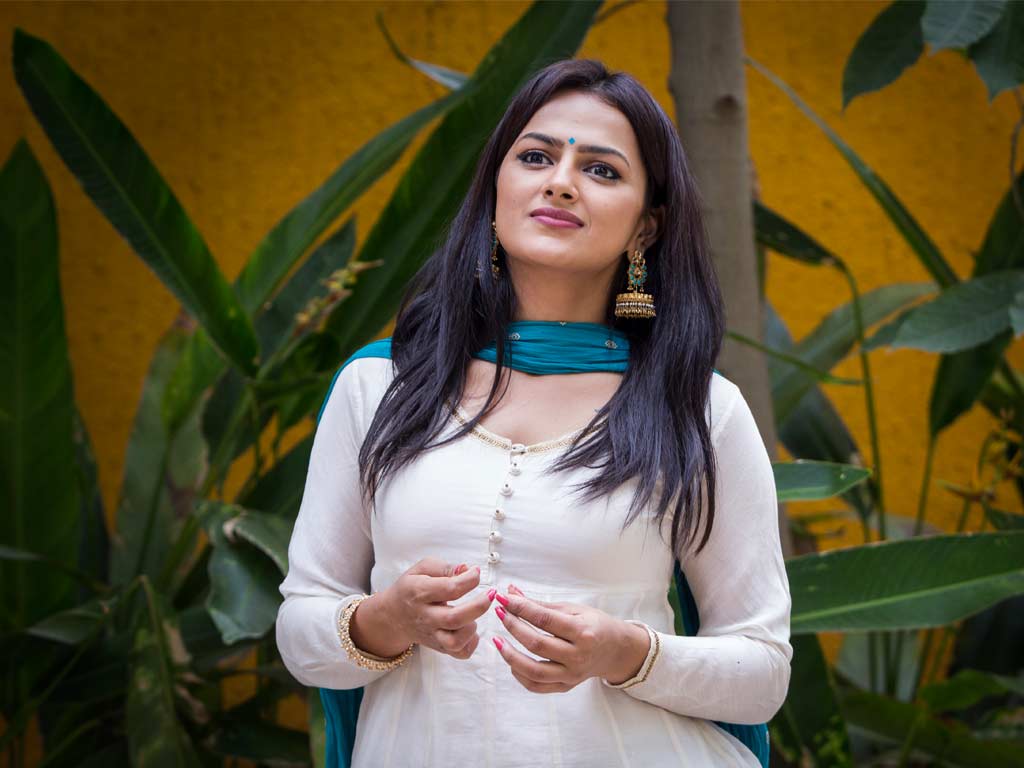 1024x768 Shraddha Srinath HQ Wallpaper. Shraddha Srinath Wallpaper