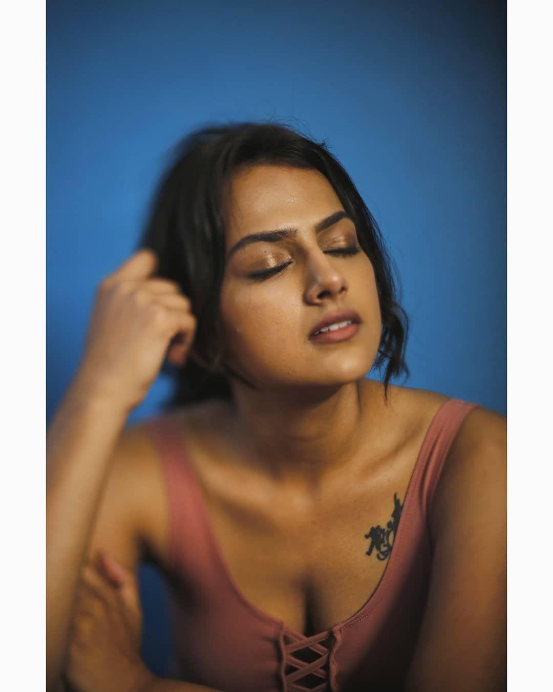 1080x1350 See 20 Photo of Shraddha Srinath Hot Image Pics And Unseen