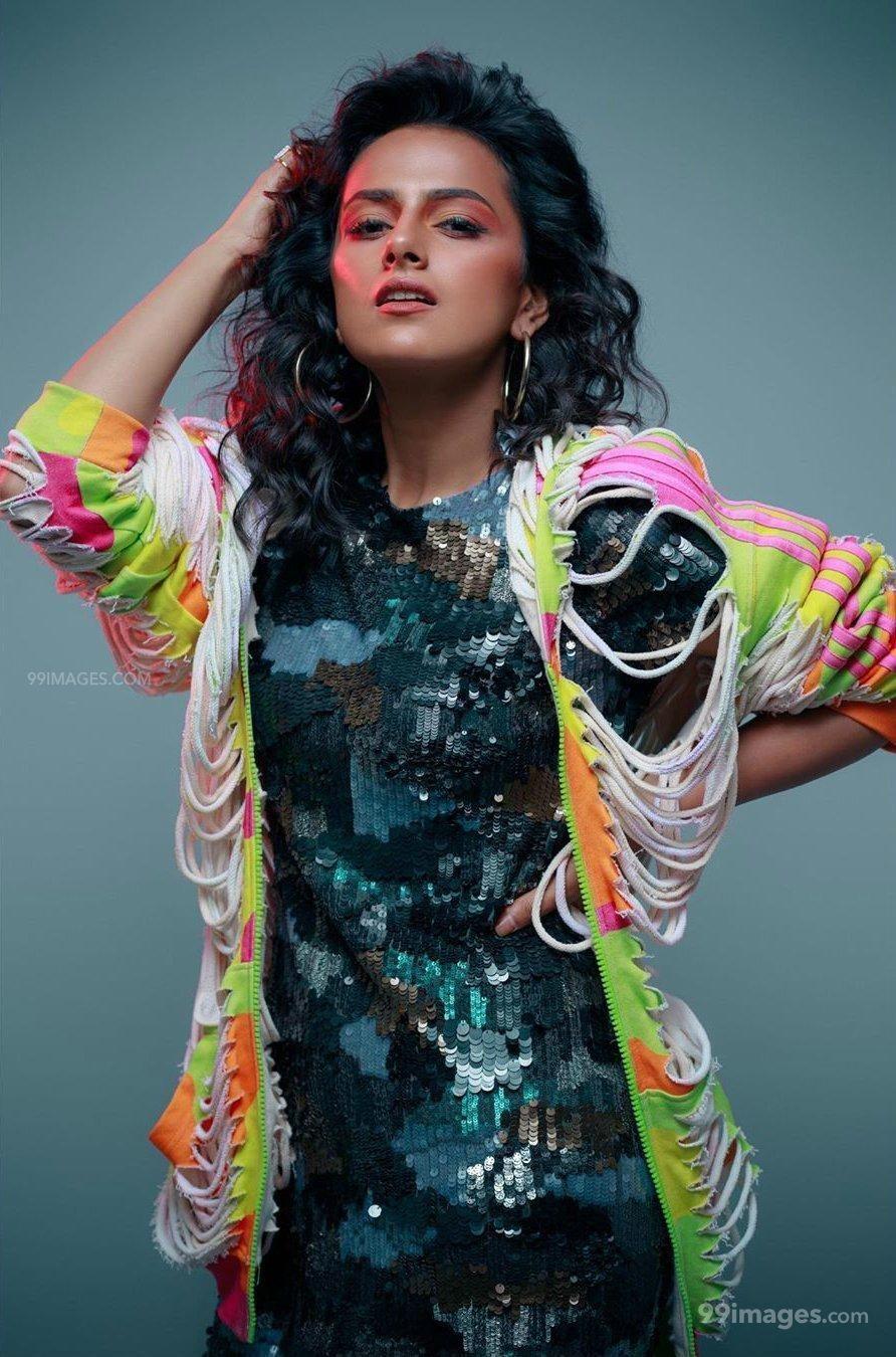 892x1350 Shraddha Srinath Beautiful Photo & Mobile Wallpaper HD