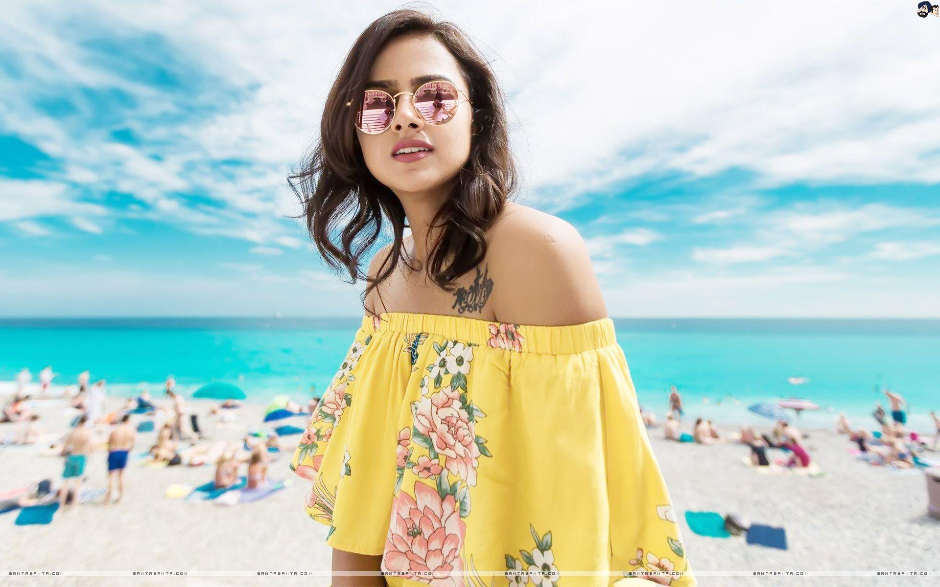 1920x1200 Tattooed Shraddha Srinath in shades