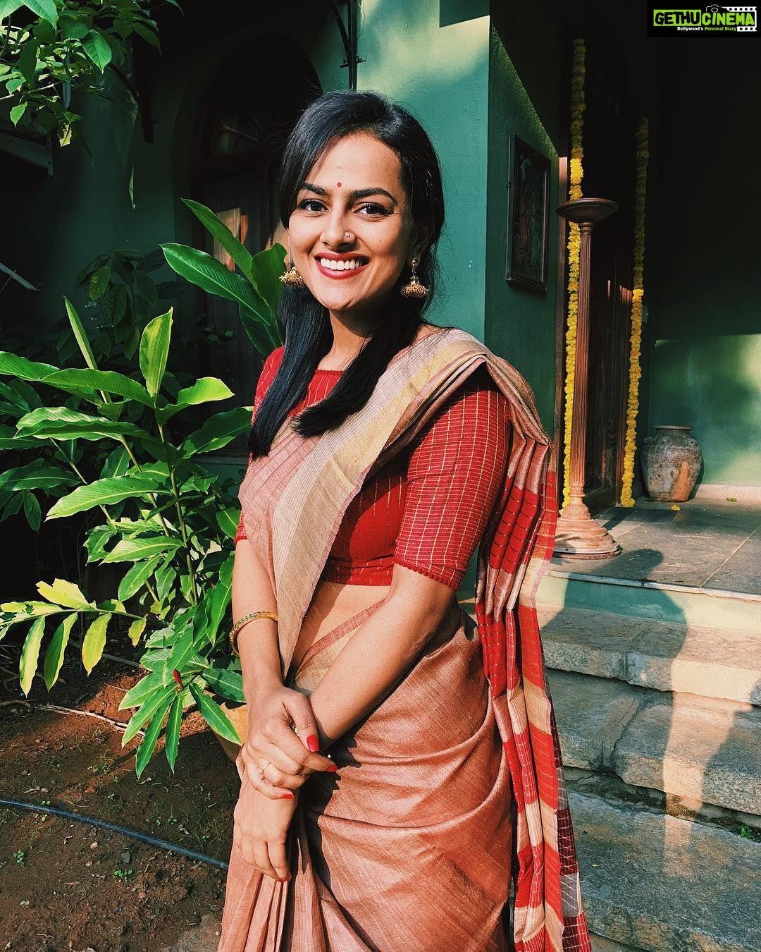 1080x1350 Shraddha Srinath, wallpaper, saree, vikram vedha, tamil actress