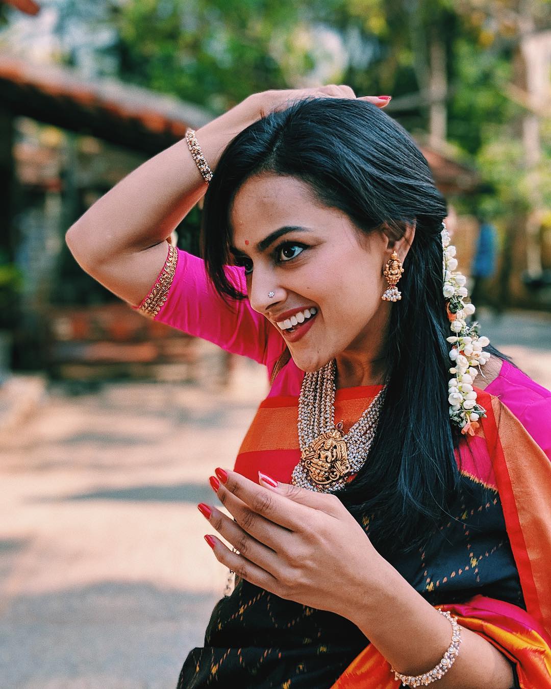 1080x1350 Actress Shraddha Srinath Beautiful In Bridal Saree. Latest Indian