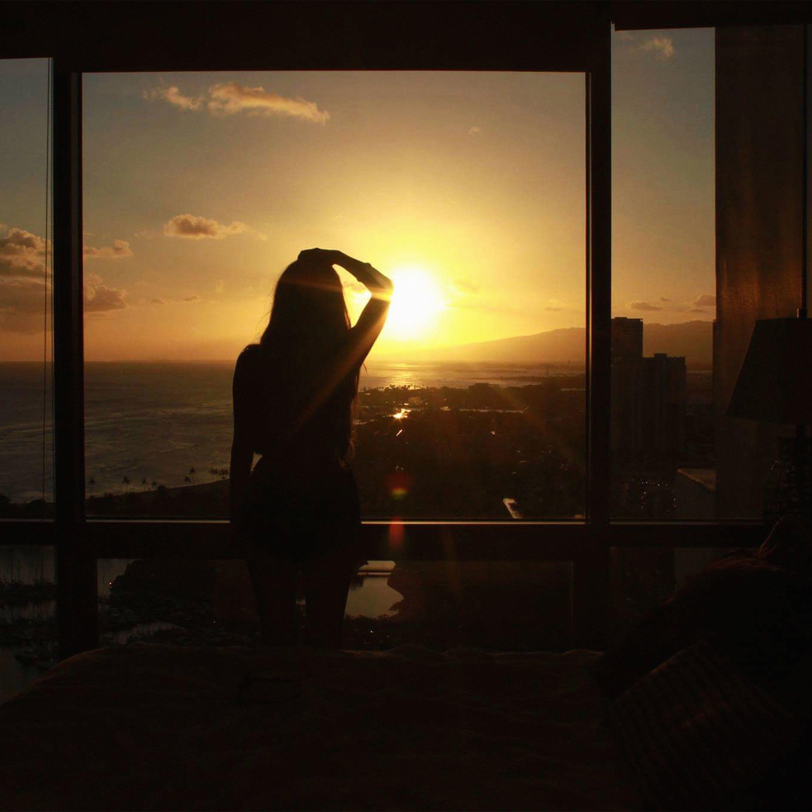 2732x2732 Sunset Girl Watching Silhouette Red Wallpaper