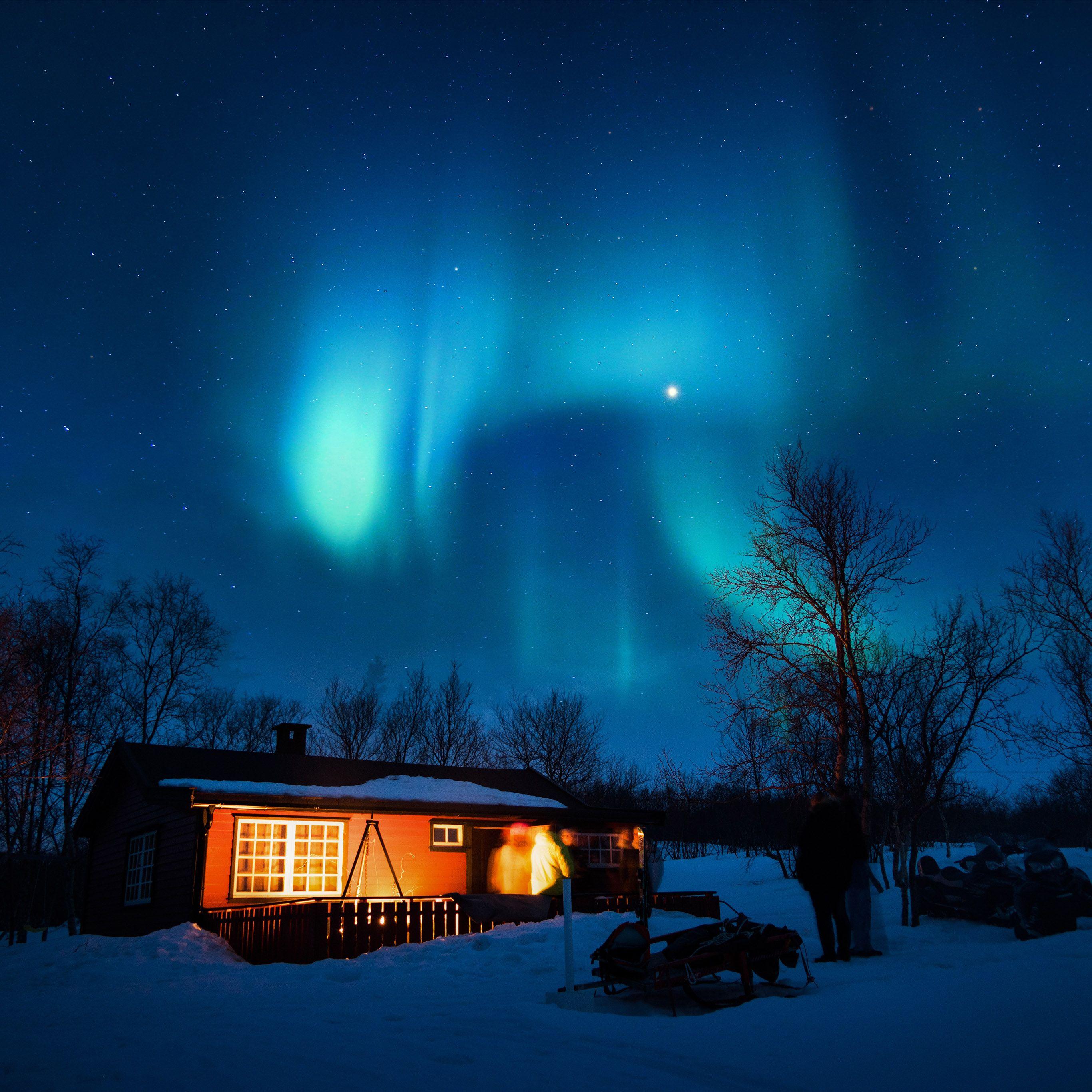 2732x2732 Aurora Night Cold Winter Snow Nature Wallpaper