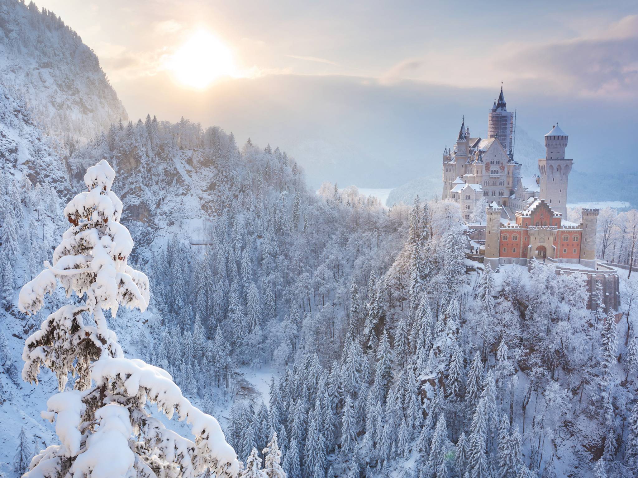 2048x1536 Winter Castle Wallpaper