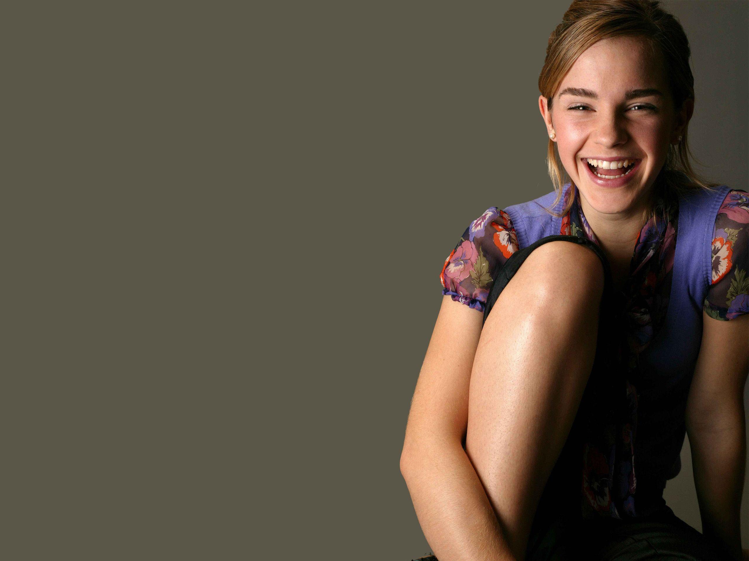 2560x1920 Emma Watson Laughing HD Wallpaper