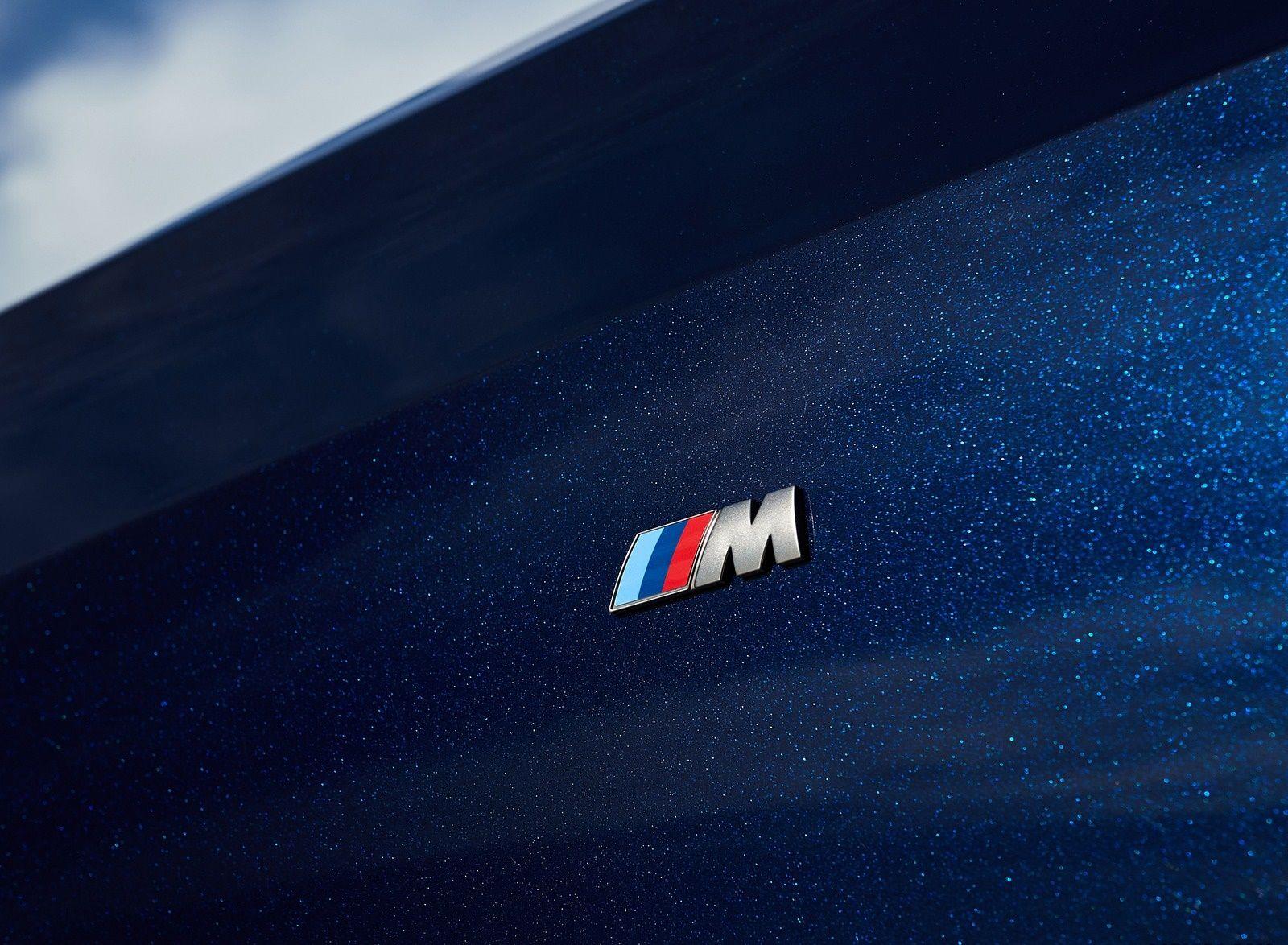 1600x1174 BMW M340i Sedan (Color: Tanzanite Blue Metallic) Badge