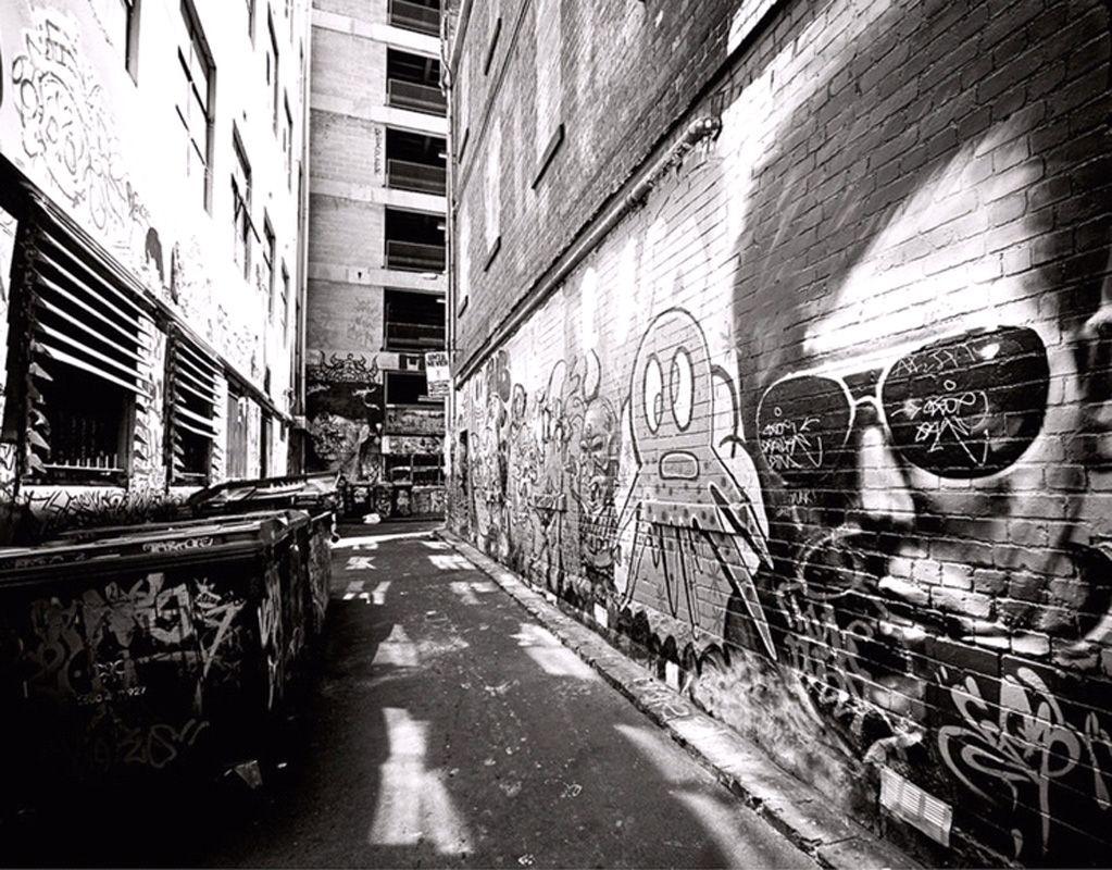 1023x800 Graffiti black and white Background Desktop