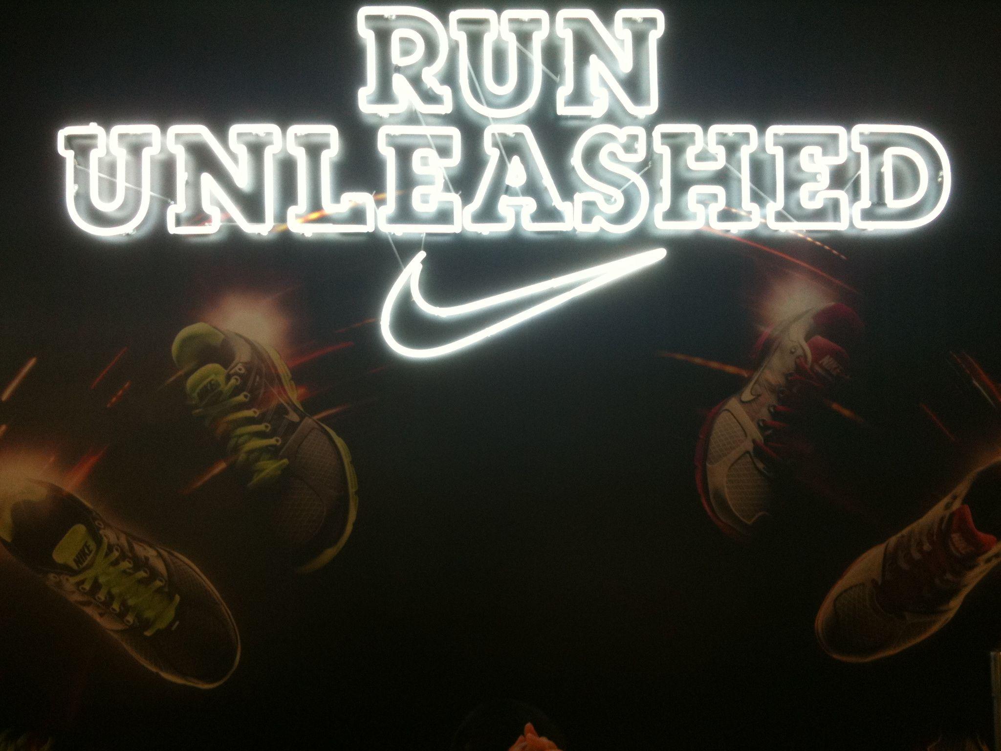 2048x1536 Nike Running Wallpaper Desktop
