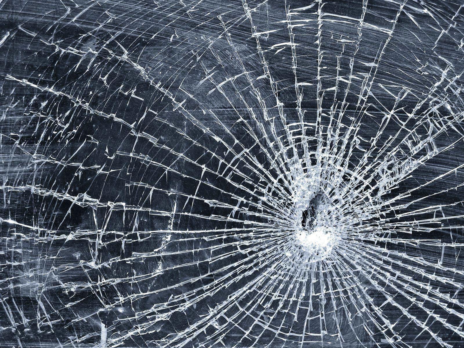 1600x1200 Hd Wallpaper Cracked Screen Wallpaper Download Broken Glass Arena