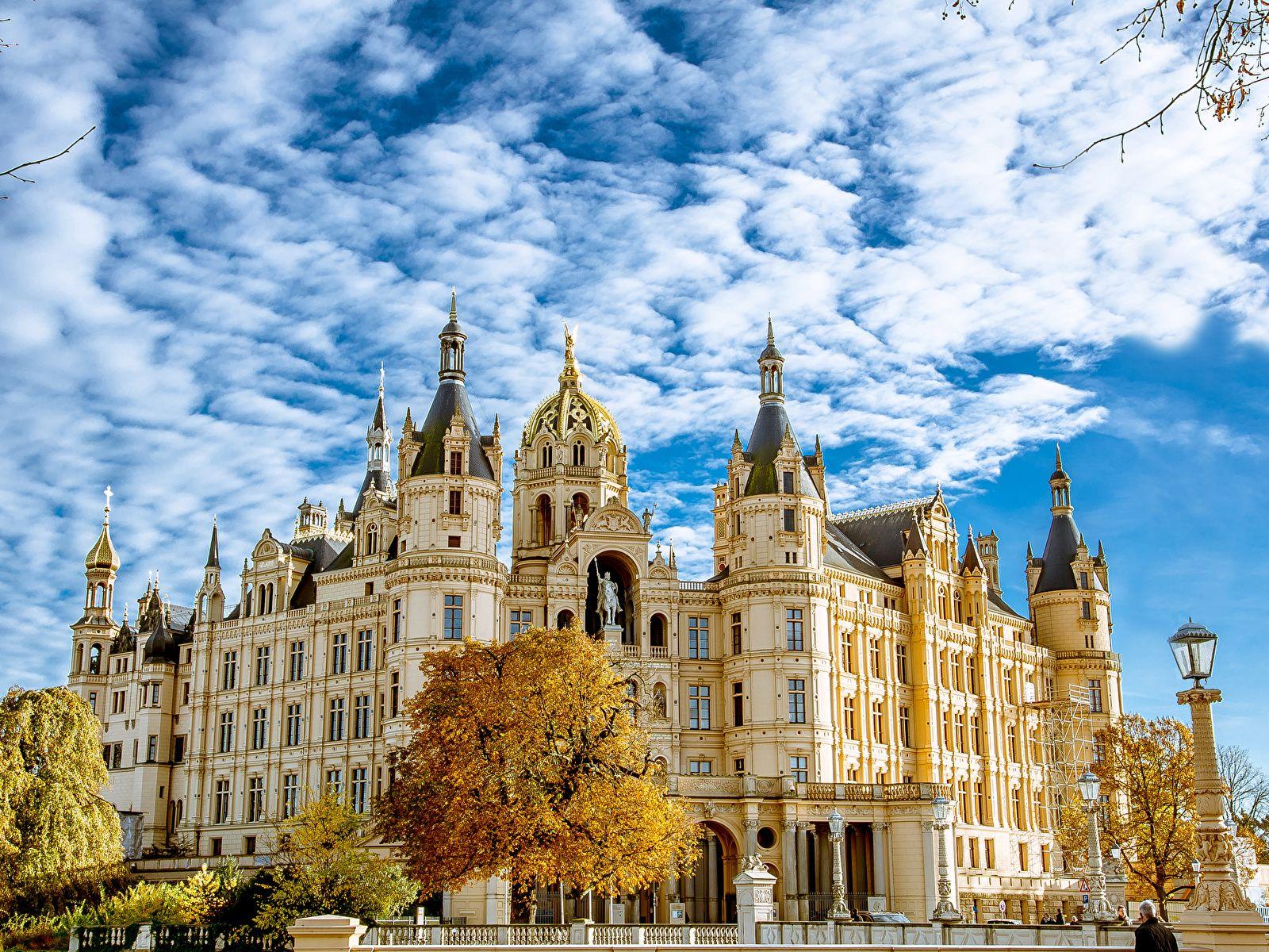 1600x1200 Desktop Wallpaper Germany Schwerin Autumn Castles Sky 1600x1200