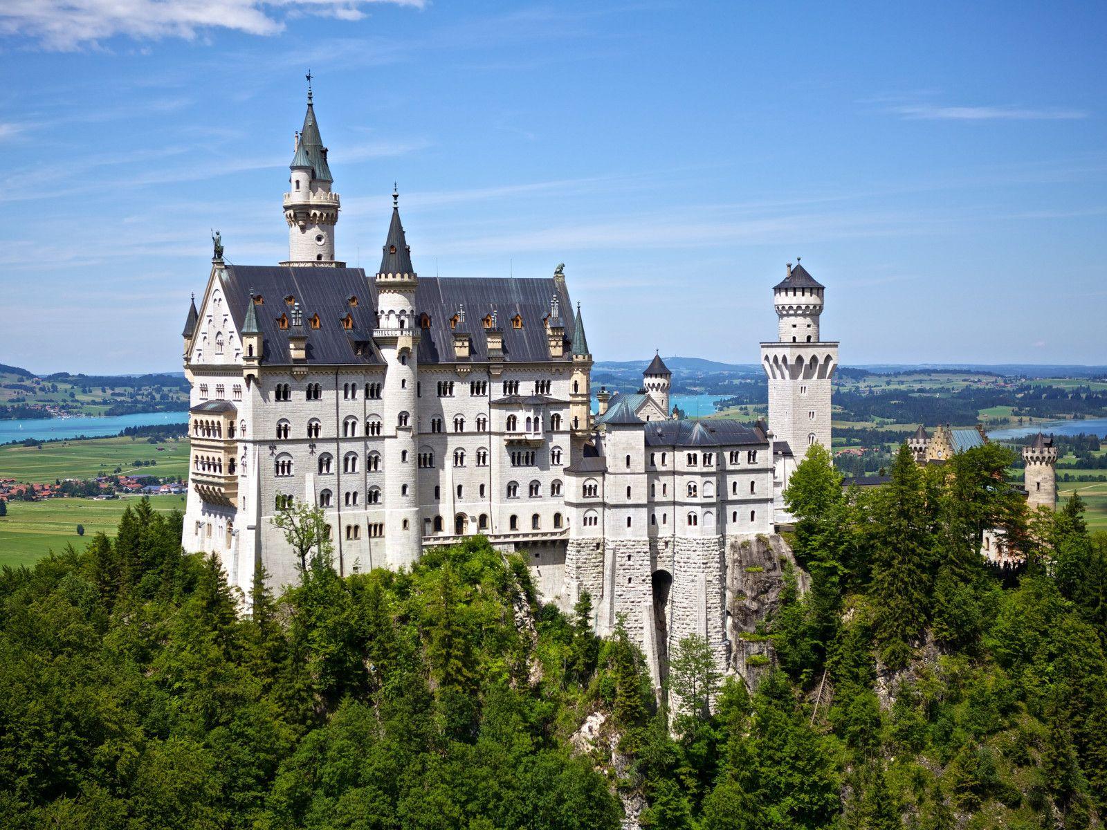 1600x1200 Download wallpaper: Neuschwanstein castle 1600x1200