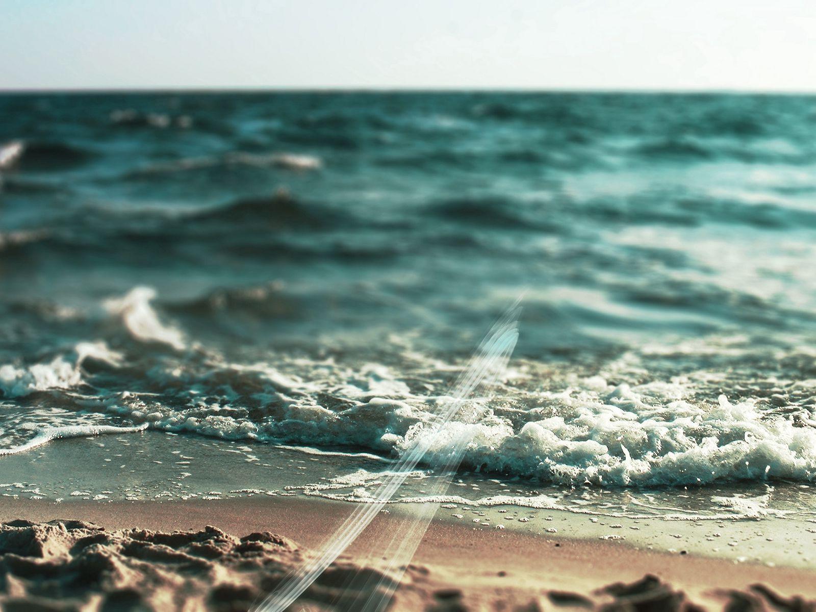 1600x1200 Download wallpaper 1600x1200 sea, wave, foam, sand, macro, summer