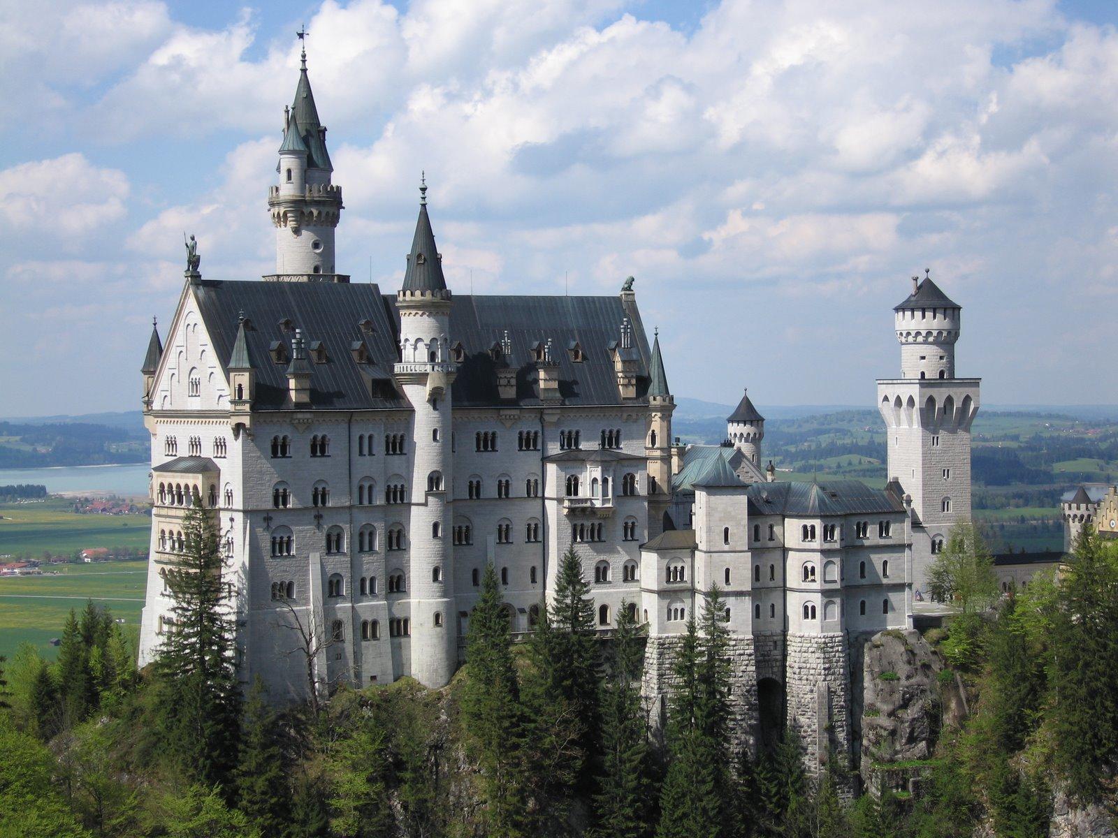 1600x1200 Neuschwanstein Castle wallpaper