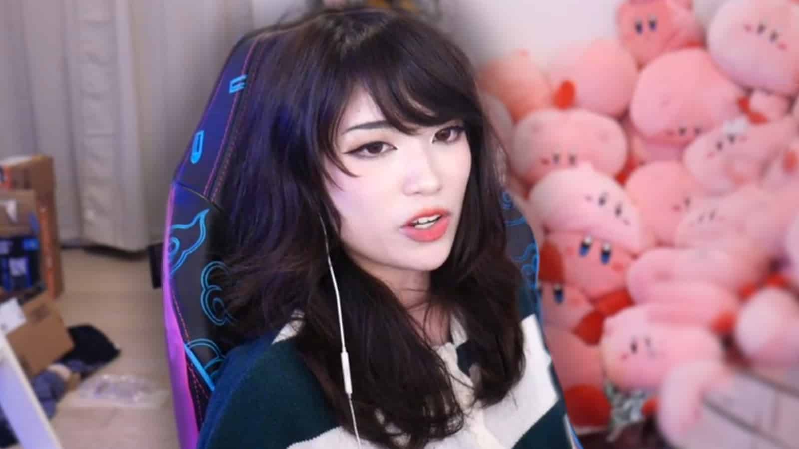 1600x900 Emiru stunned as fan in Korea gives her an IRL donation in public