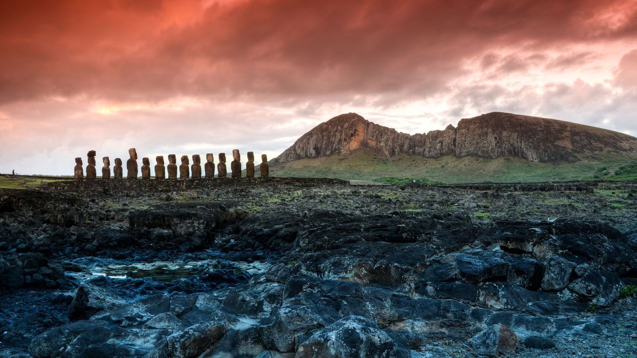 1280x720 The 'walking' statues of Easter Island