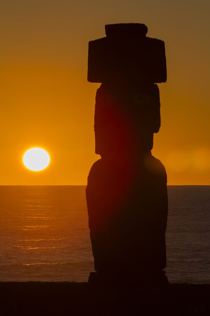 727x1090 Easter Island image: Archaeology