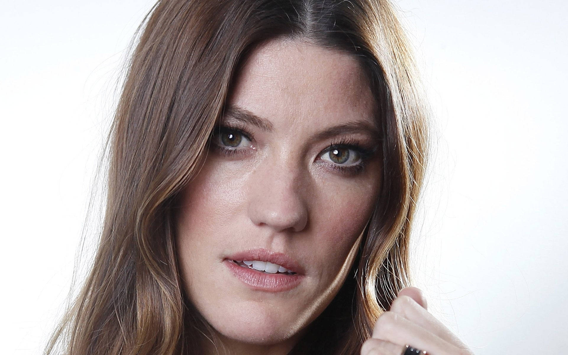 1920x1200 Jennifer Carpenter Staring Pose Wallpaper