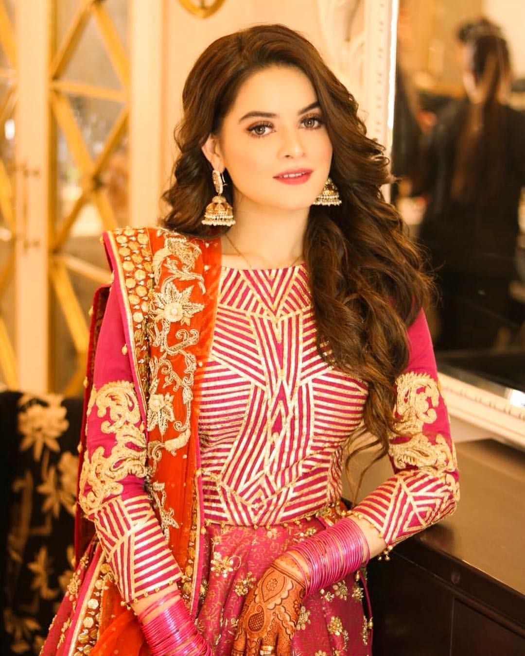 1080x1350 Aiman Khan Wallpaper