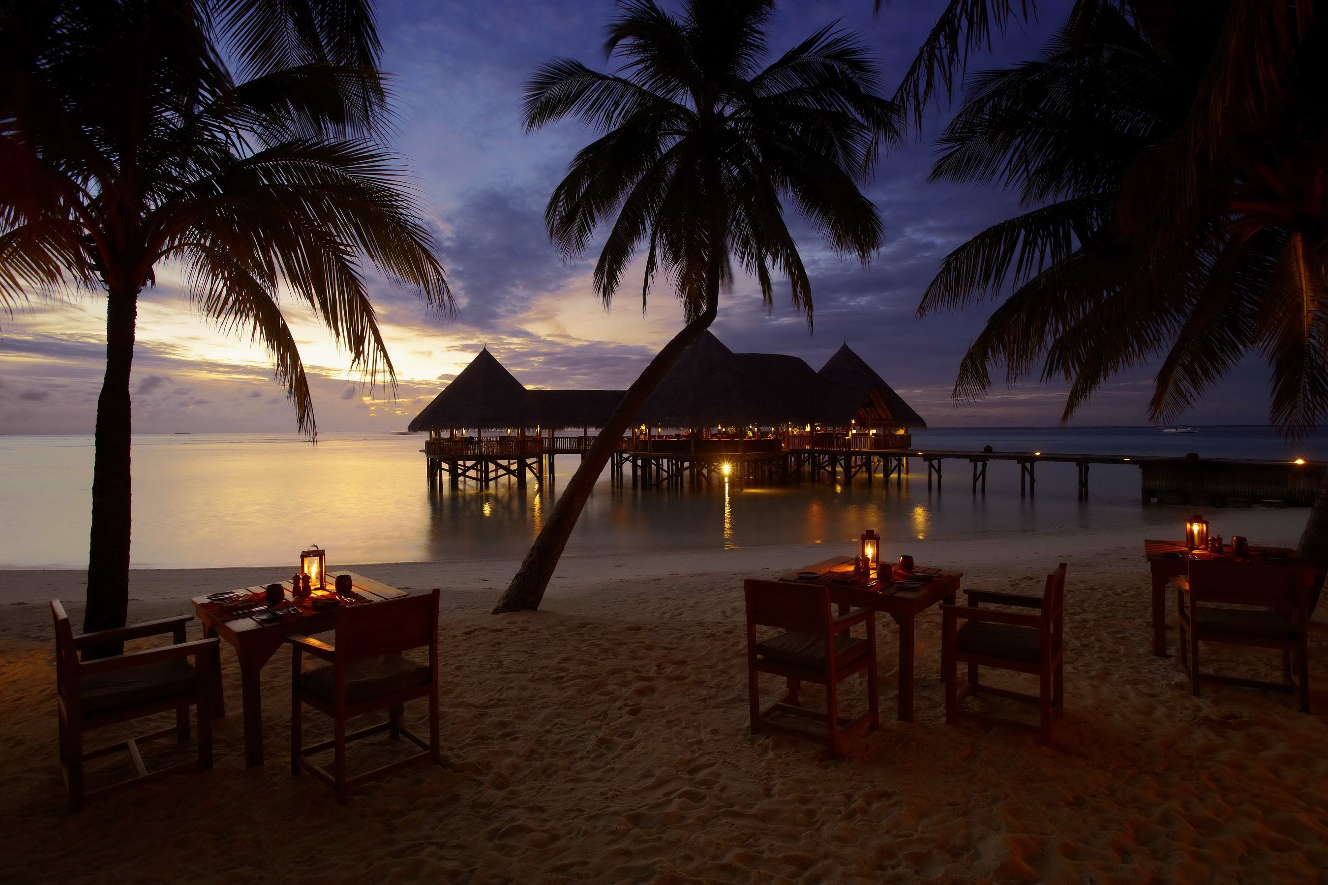 2700x1800 Maldives Evening Bliss: Beachfront Bungalows & Palm Trees at Sunset HD Wallpaperx1800