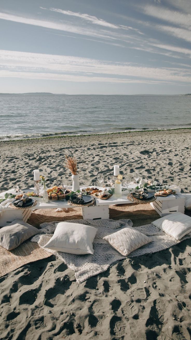 736x1308 Beach dinner