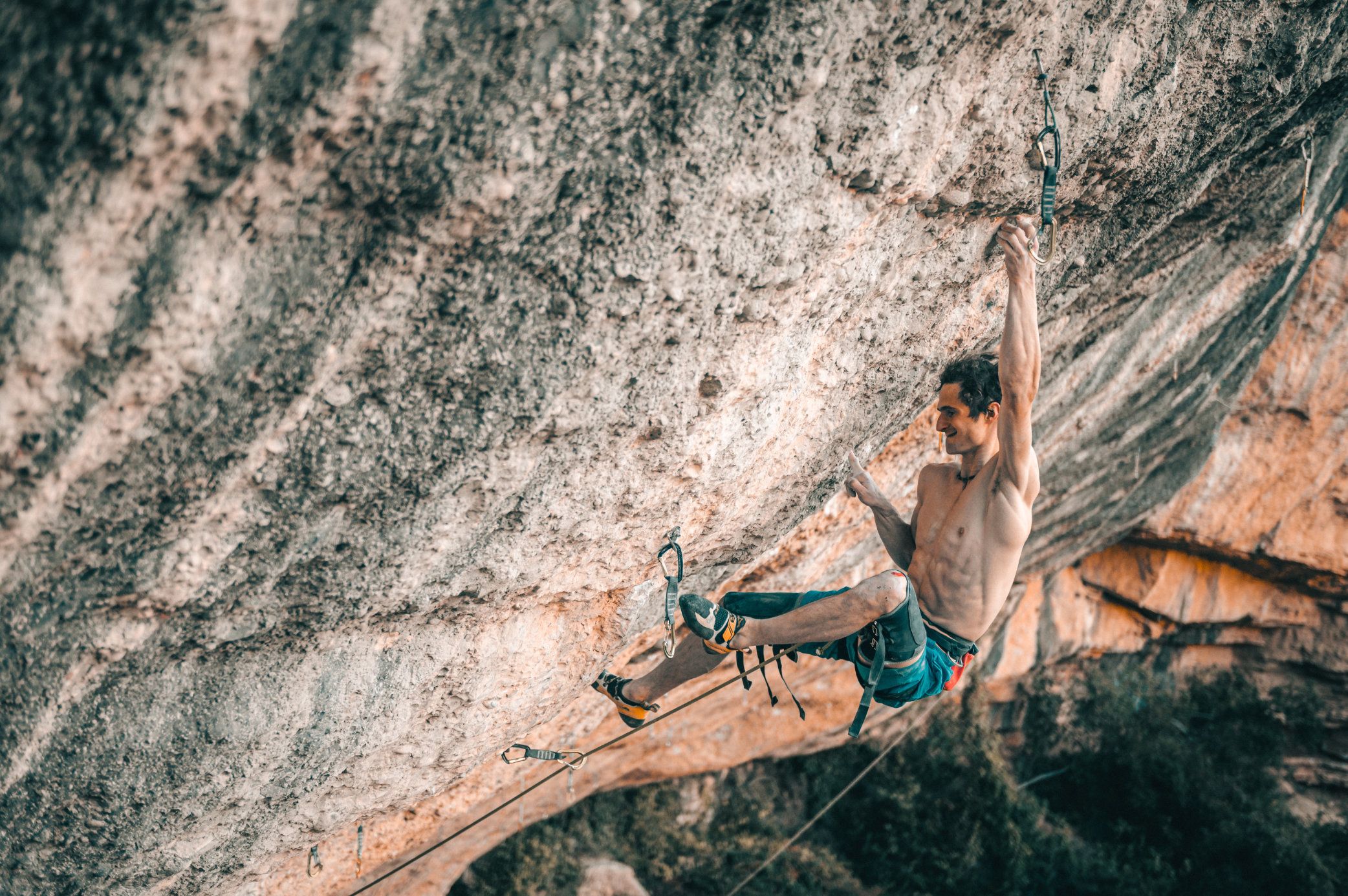 2084x1386 Rock Climbing Wallpaper