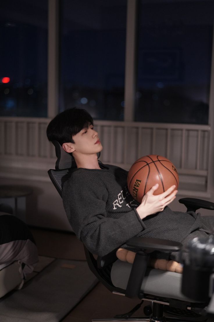 736x1104 Jeon changha cute. Kim min gue wallpaper aesthetic, Kim min gue boyfriend material, Sang yan